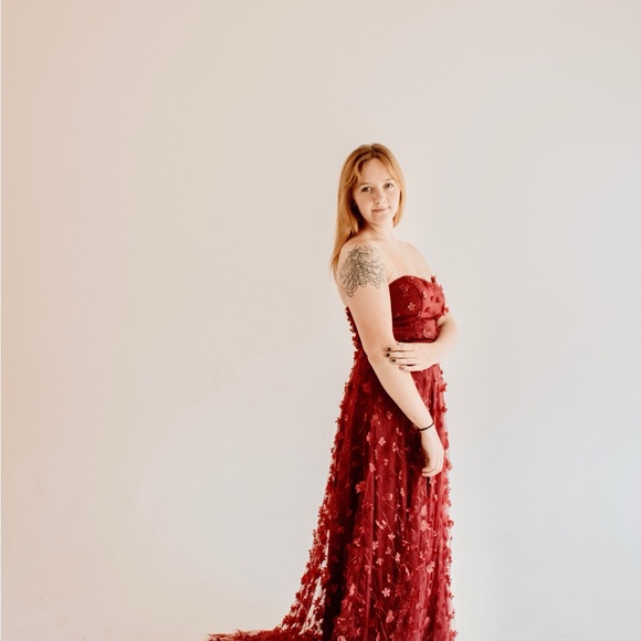Elegant Strapless Red Dress - Picture 2 of 3
